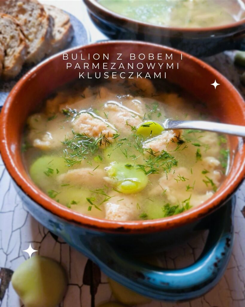Bulion z bobem i parmezanowymi kluseczkami