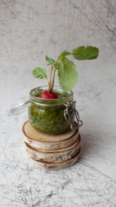 Read more about the article Pesto z liści rzodkiewki
