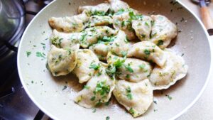 Read more about the article Pierogi z pokrzywą, tofu i batatem